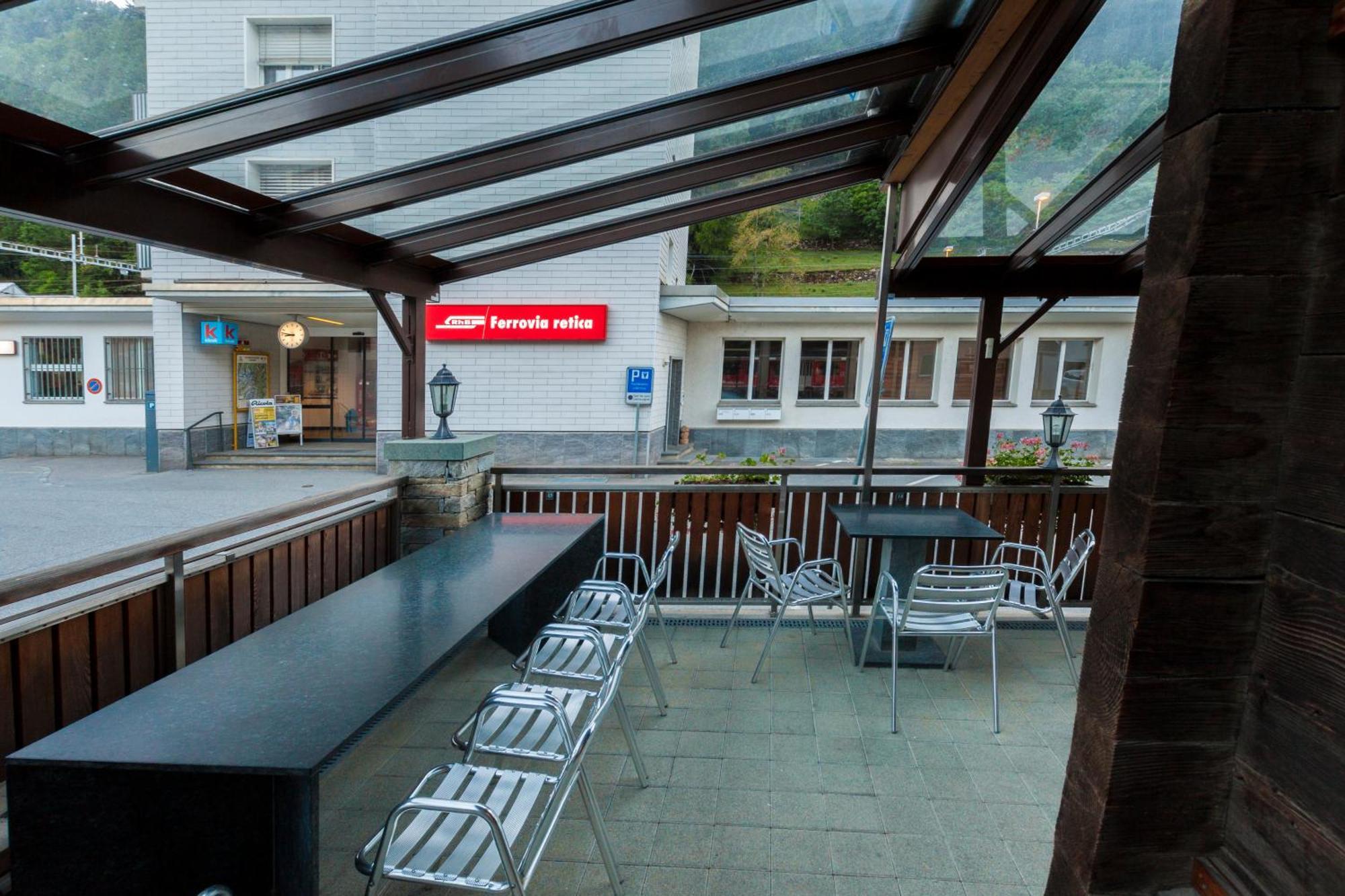 Ristorante Pensione Chalet Stazione Poschiavo Buitenkant foto