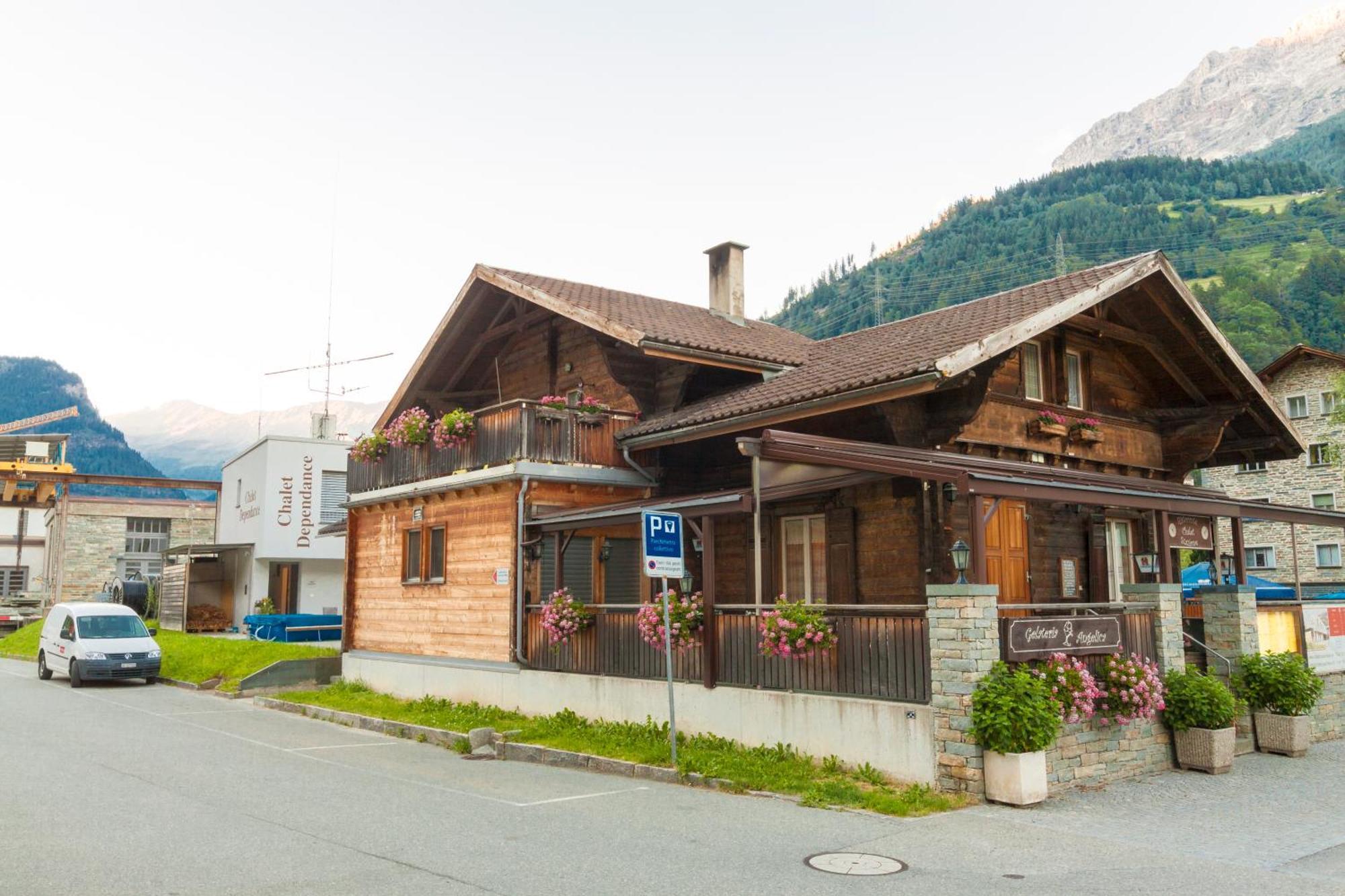 Ristorante Pensione Chalet Stazione Poschiavo Buitenkant foto