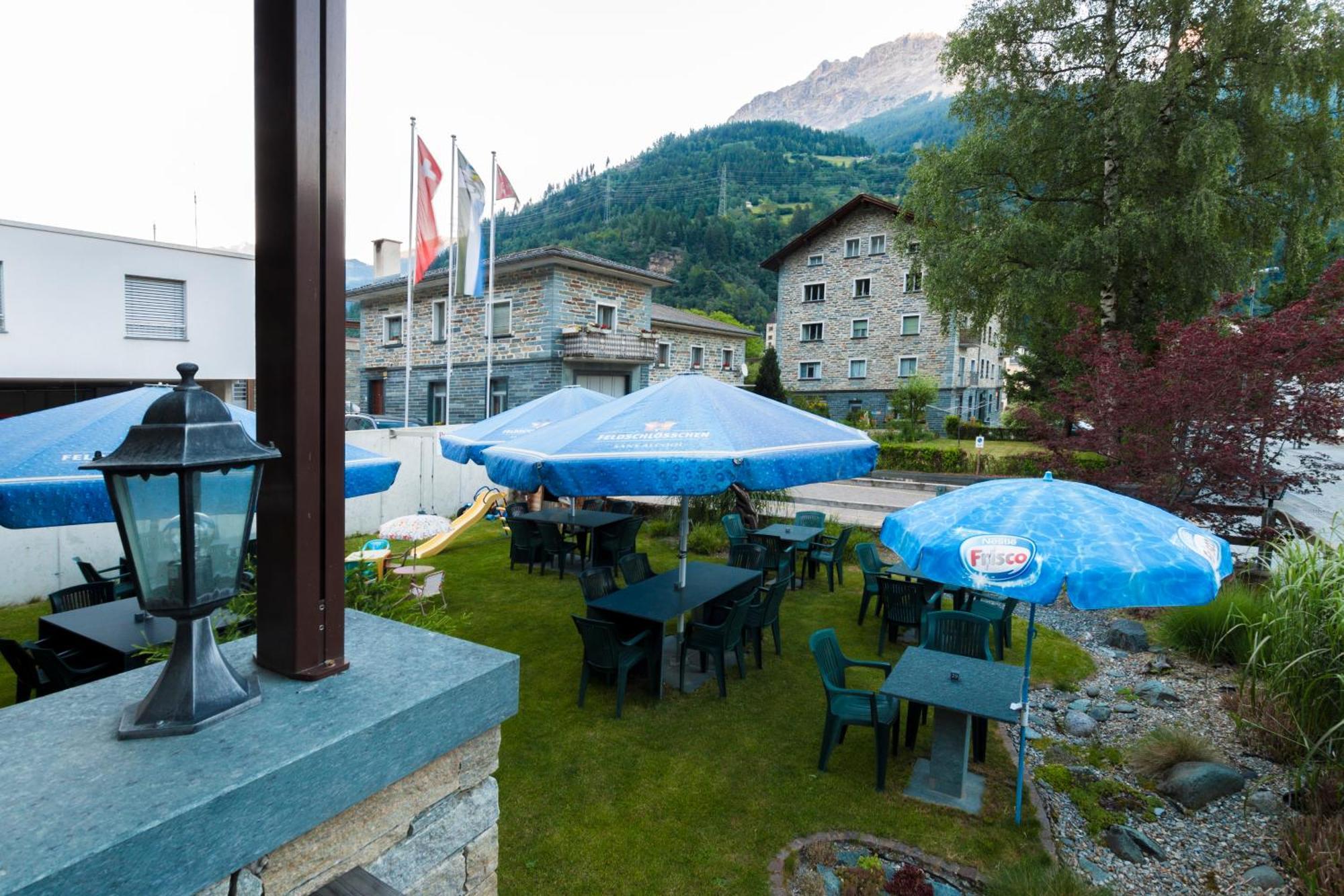 Ristorante Pensione Chalet Stazione Poschiavo Buitenkant foto