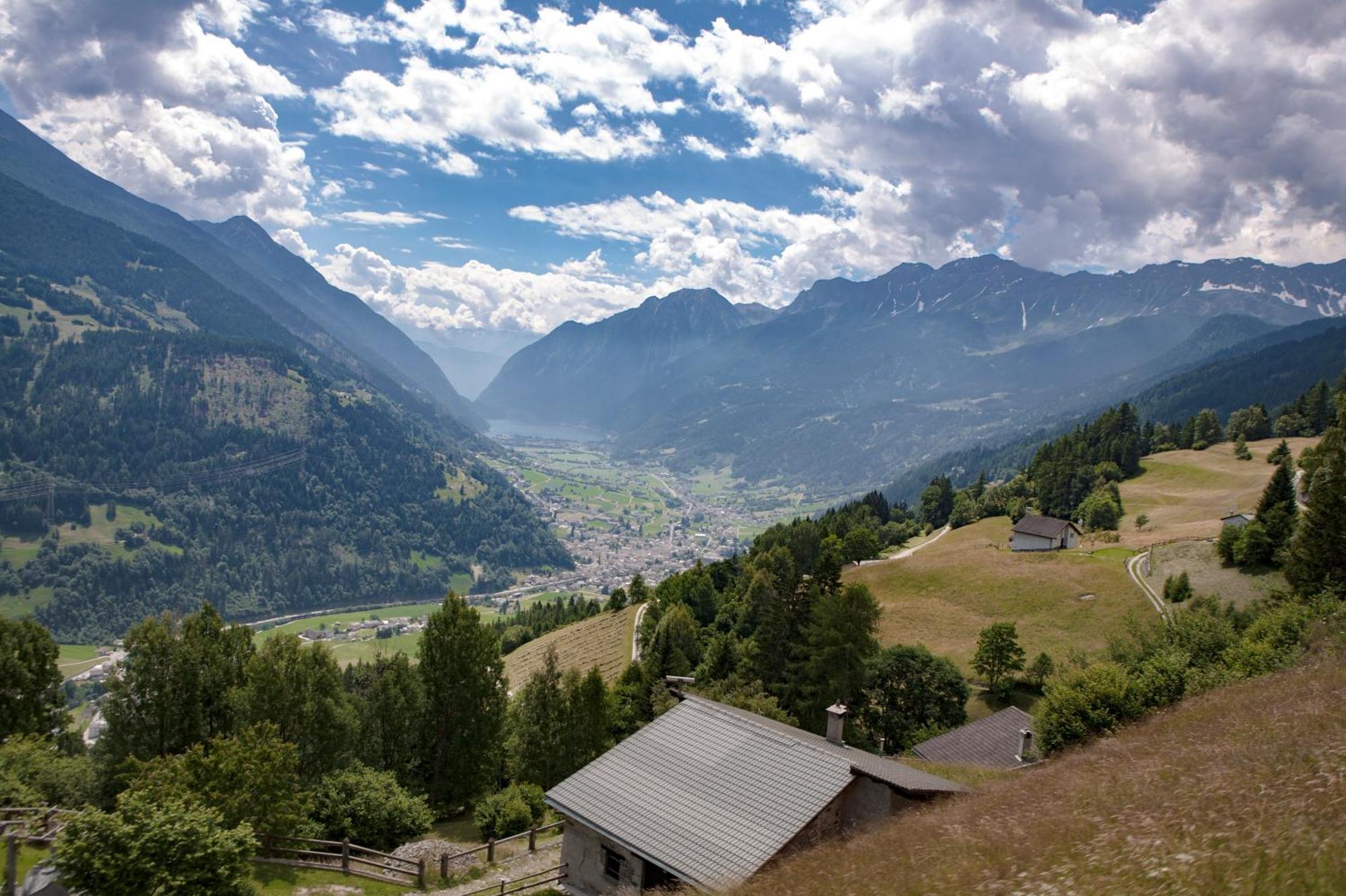 Ristorante Pensione Chalet Stazione Poschiavo Buitenkant foto