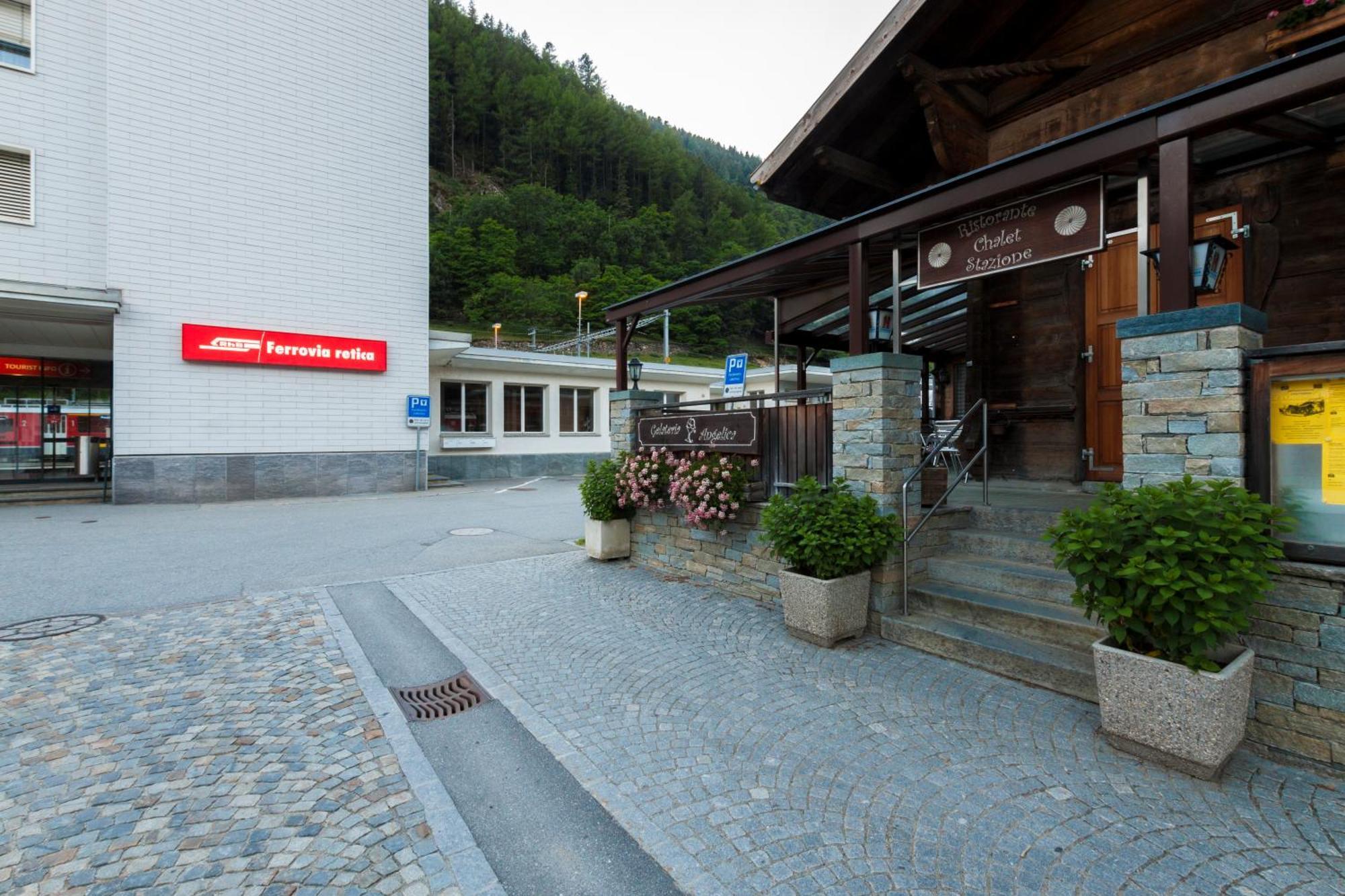 Ristorante Pensione Chalet Stazione Poschiavo Buitenkant foto