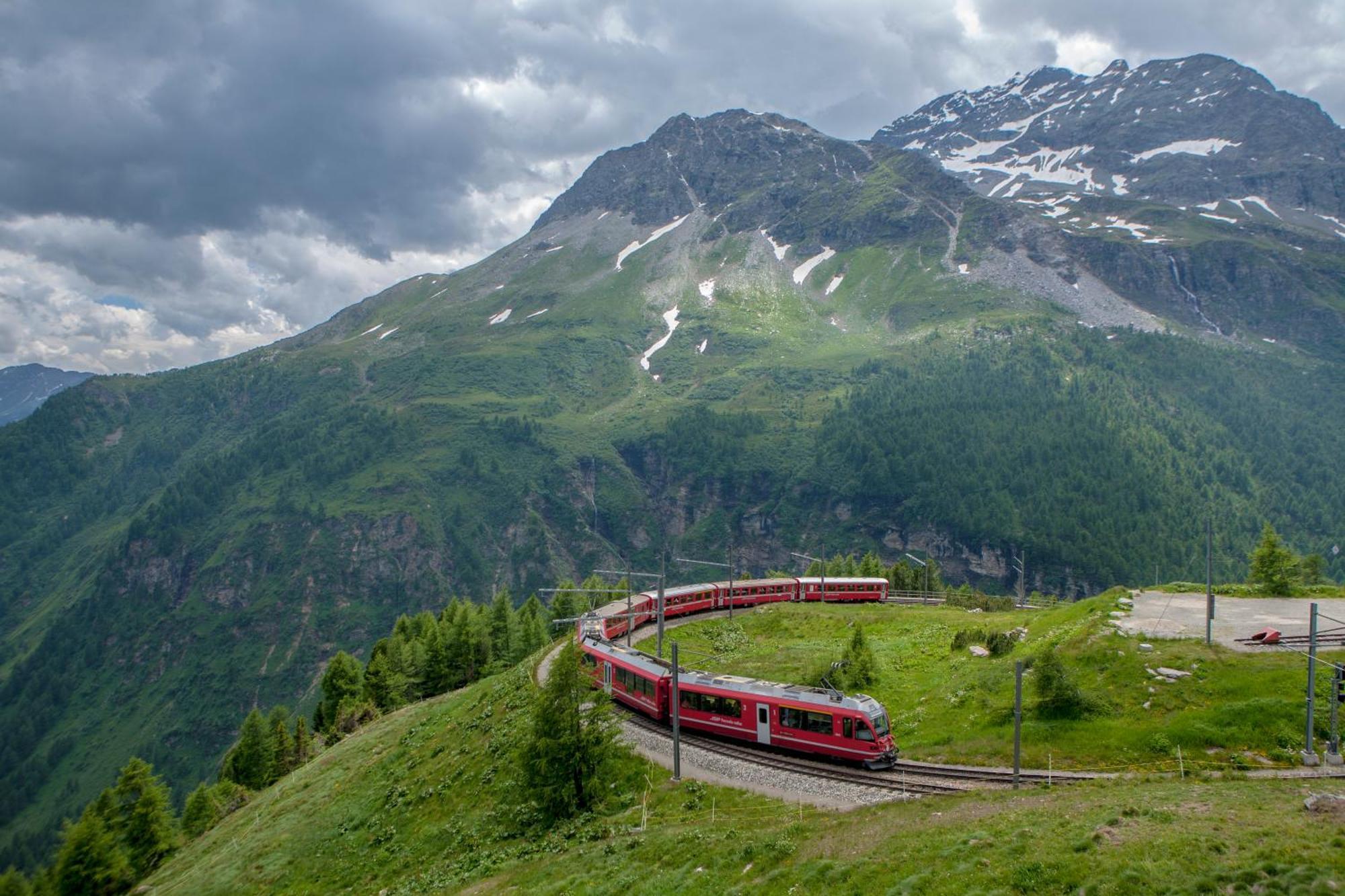 Ristorante Pensione Chalet Stazione Poschiavo Buitenkant foto
