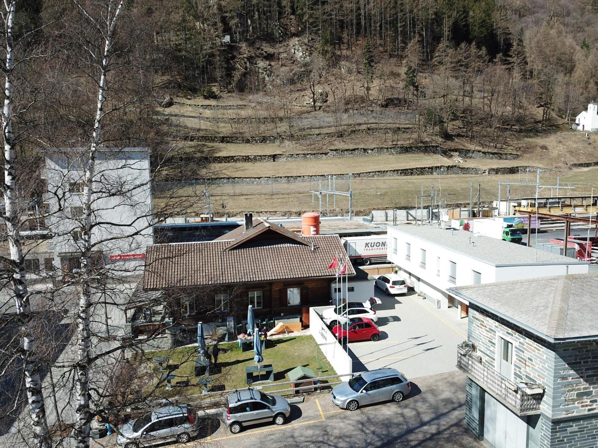 Ristorante Pensione Chalet Stazione Poschiavo Buitenkant foto