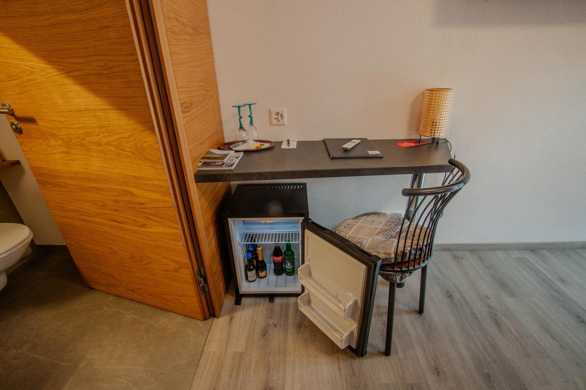 Ristorante Pensione Chalet Stazione Poschiavo Buitenkant foto