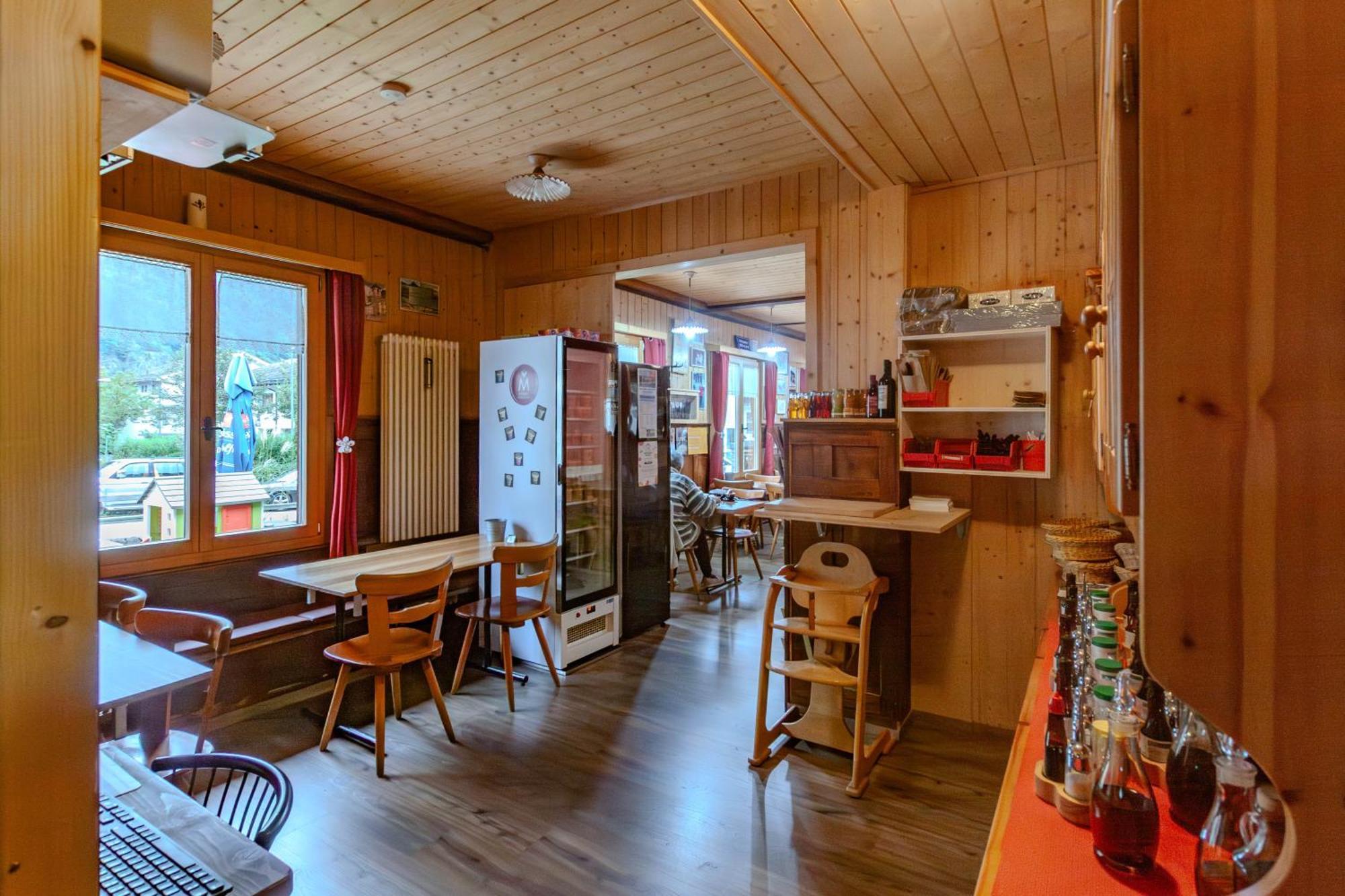 Ristorante Pensione Chalet Stazione Poschiavo Buitenkant foto
