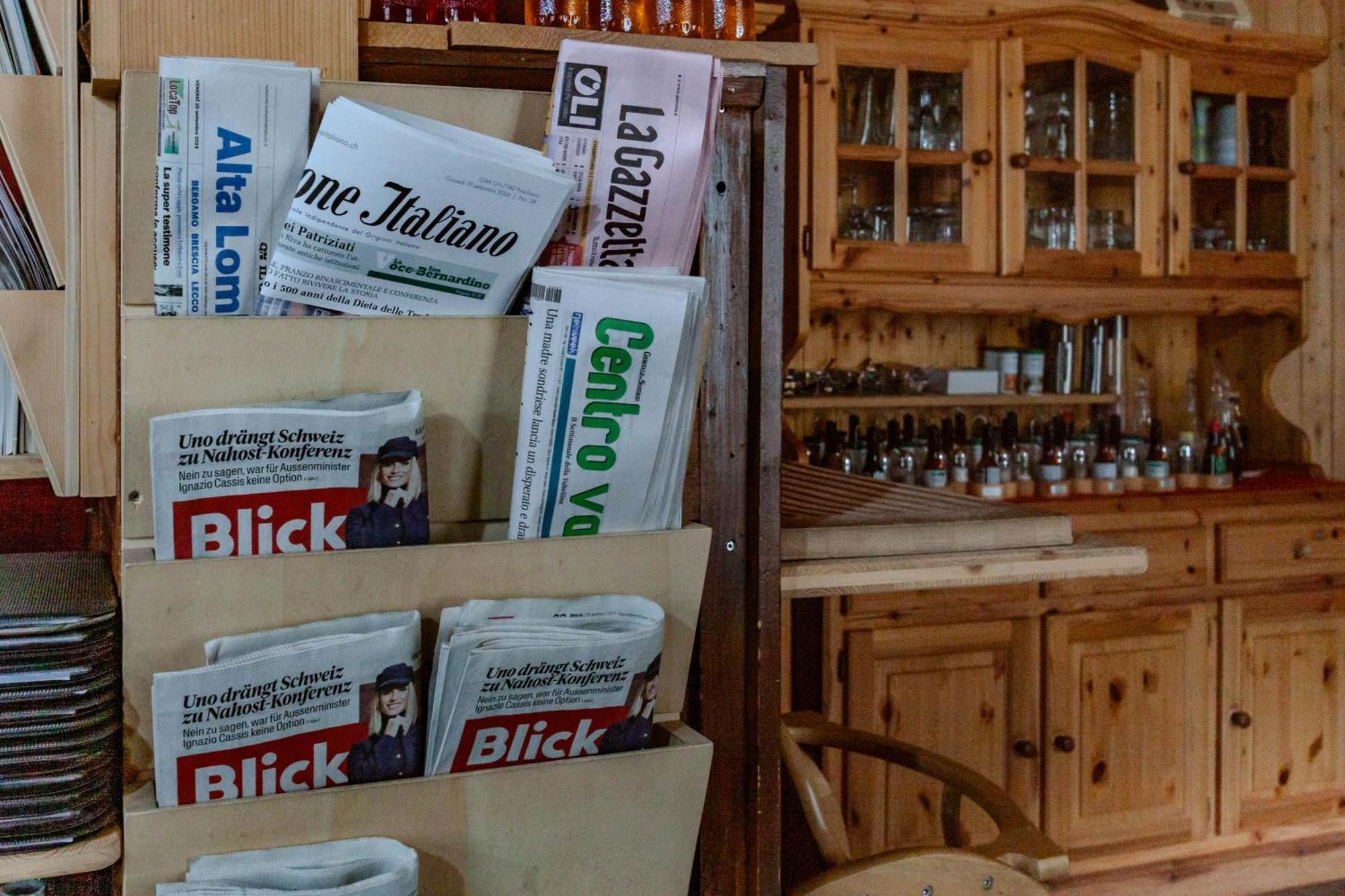 Ristorante Pensione Chalet Stazione Poschiavo Buitenkant foto