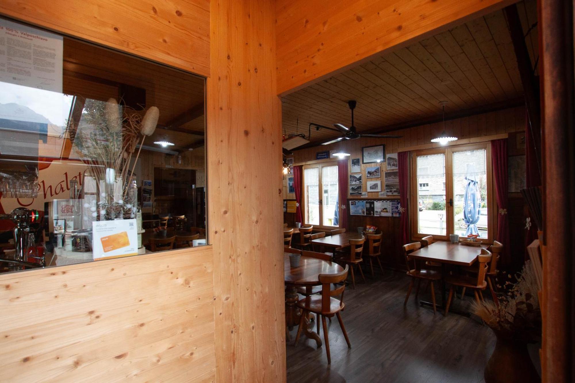 Ristorante Pensione Chalet Stazione Poschiavo Buitenkant foto