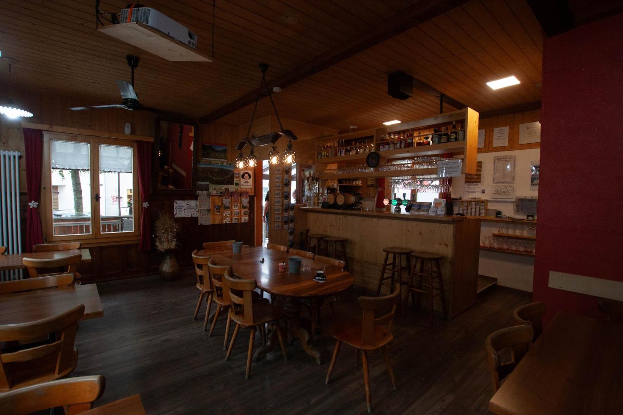 Ristorante Pensione Chalet Stazione Poschiavo Buitenkant foto