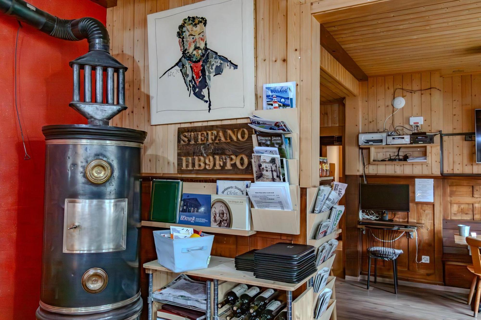 Ristorante Pensione Chalet Stazione Poschiavo Buitenkant foto