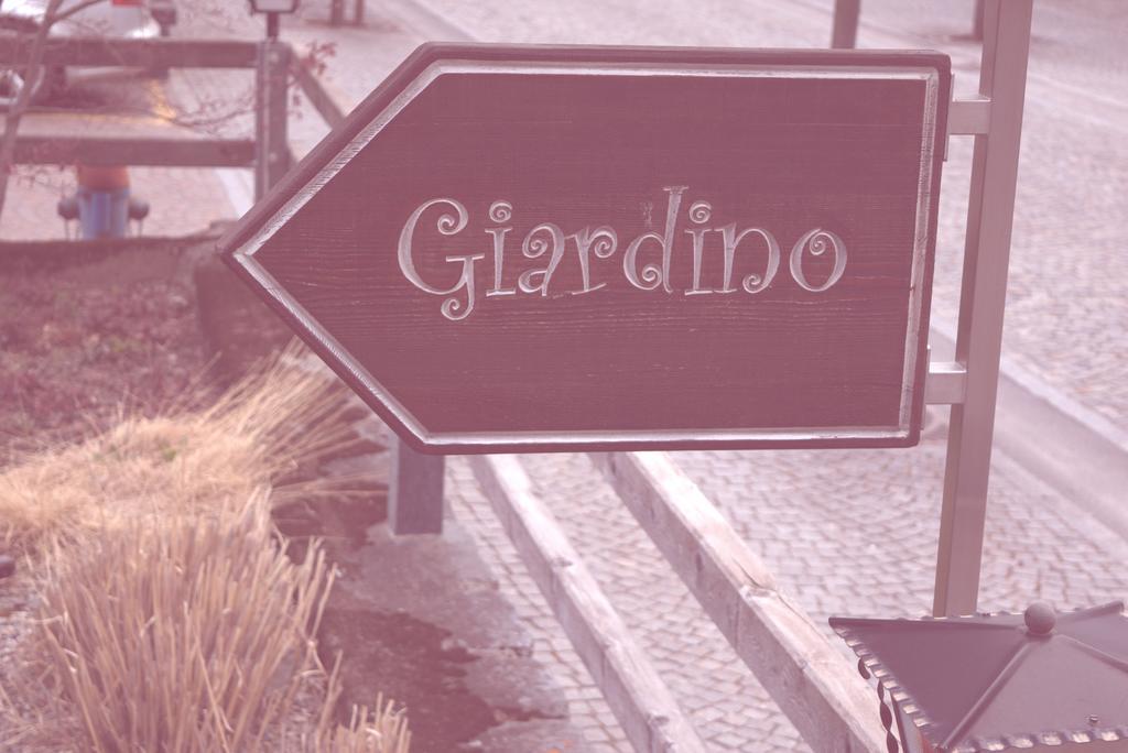 Ristorante Pensione Chalet Stazione Poschiavo Buitenkant foto